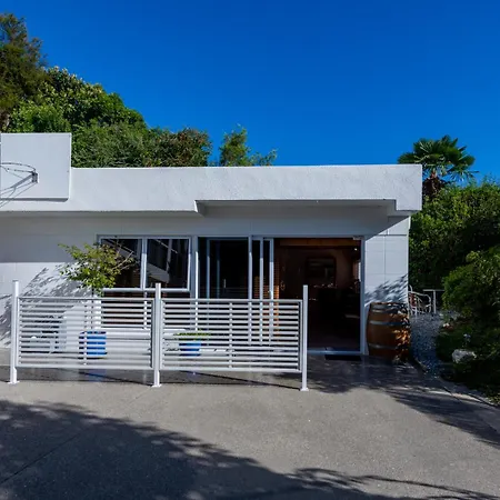 Beach Front:Palms-On-The-Beach.Kaiteriteri. Exterior photo