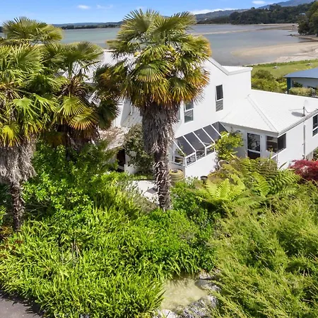Beach Front:Palms-On-The-Beach.Kaiteriteri. Exterior photo