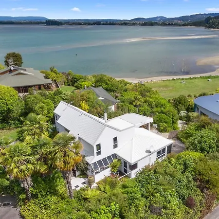 Beach Front:Palms-On-The-Beach.Kaiteriteri. Exterior photo