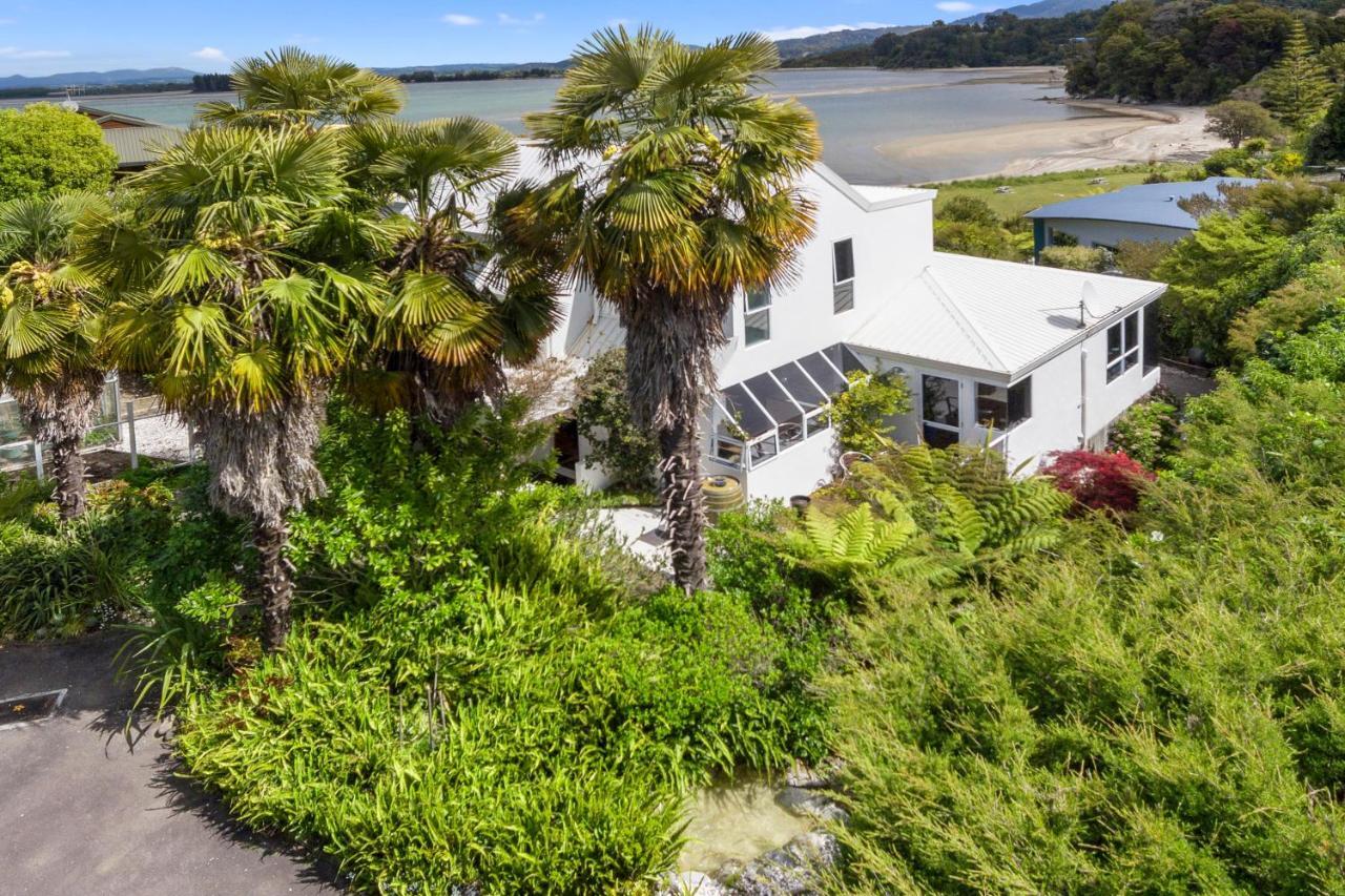 Front:palms-on-the-beach.kaiteriteri. Lodge *