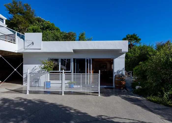 Beach Front:Palms-On-The-Beach.Kaiteriteri.