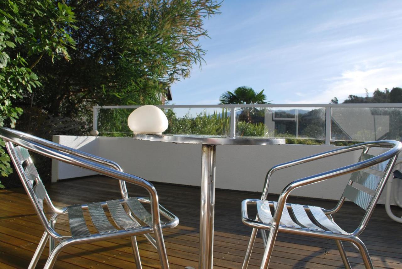 Lodge Front:palms-on-the-beach.kaiteriteri. Kaiteriteri